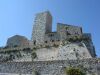 Die alte Kirche von ausserhalb der Stadtmauer am Meer