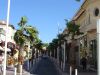 Haupt-Einkaufsstrasse in Juan Les Pins, dem Nachbarort von Antibes